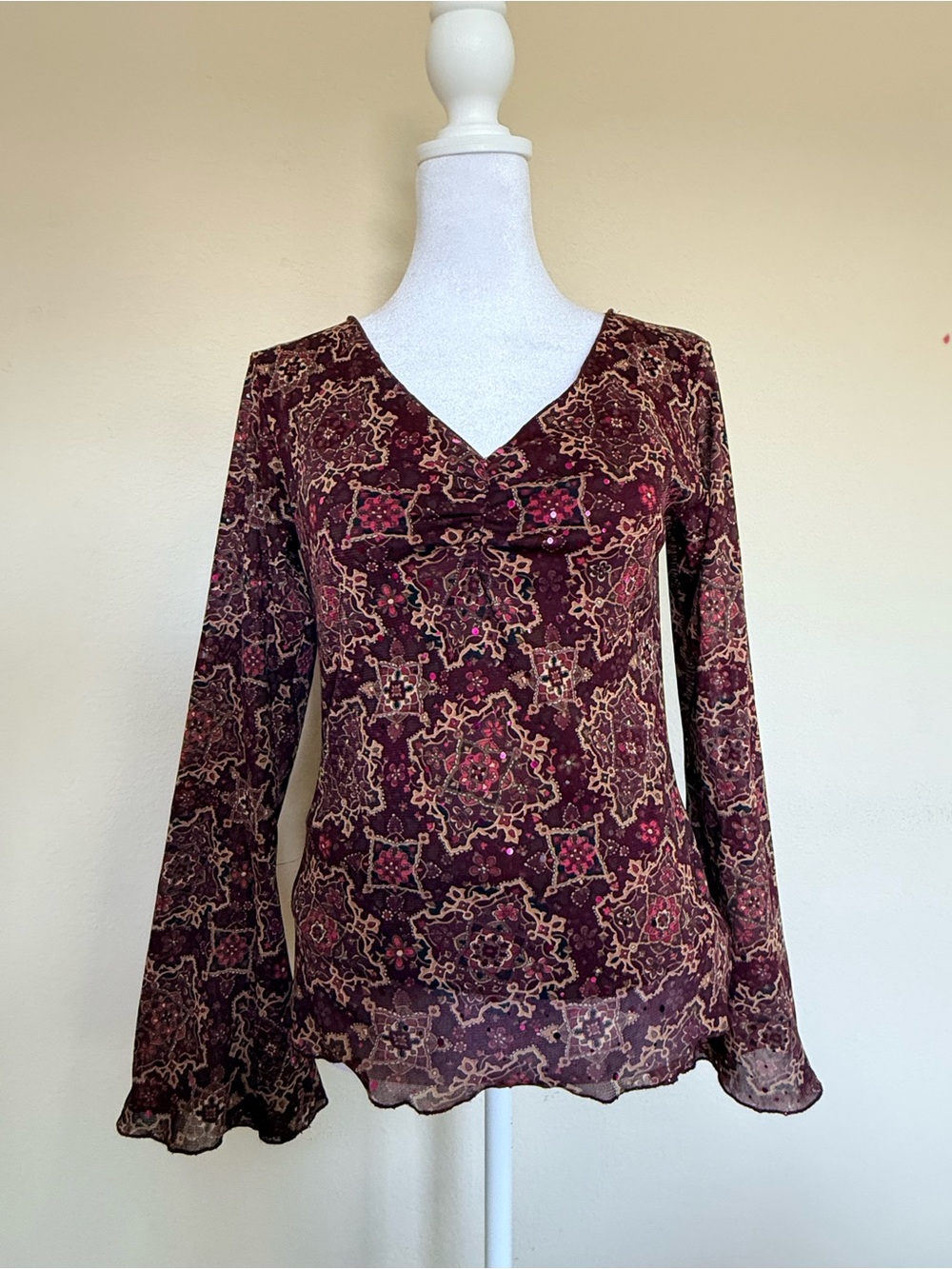 V-Neck Long Sleeve Printed Blouse in Burgundy